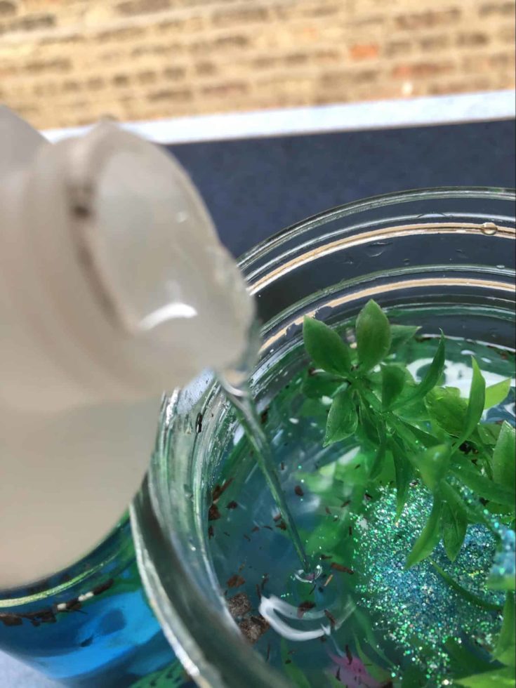 Adding more glycerin water to jar aquarium.